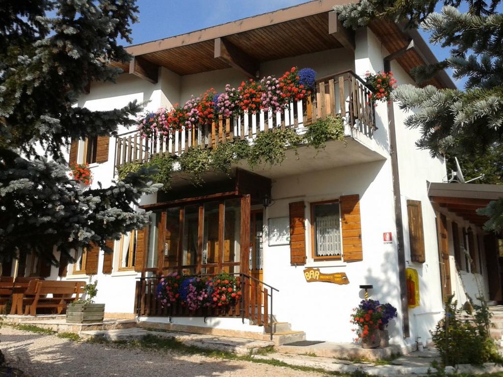 Готель Campeggio Branchetto Боско-К'єзануова Екстер'єр фото